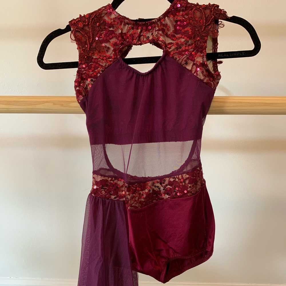 Dance performance costume with hair piece